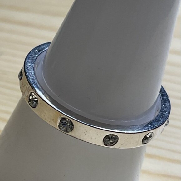 Silver Tone Band Ring With Clear Rhinestones Elegant Minimalist Jewelry - Picture 3 of 4